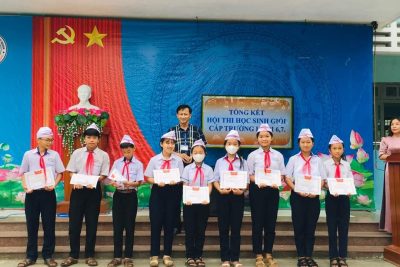 Tổng kết và phát thưởng cho học sinh giỏi cấp trường khối 6 và khối 7.